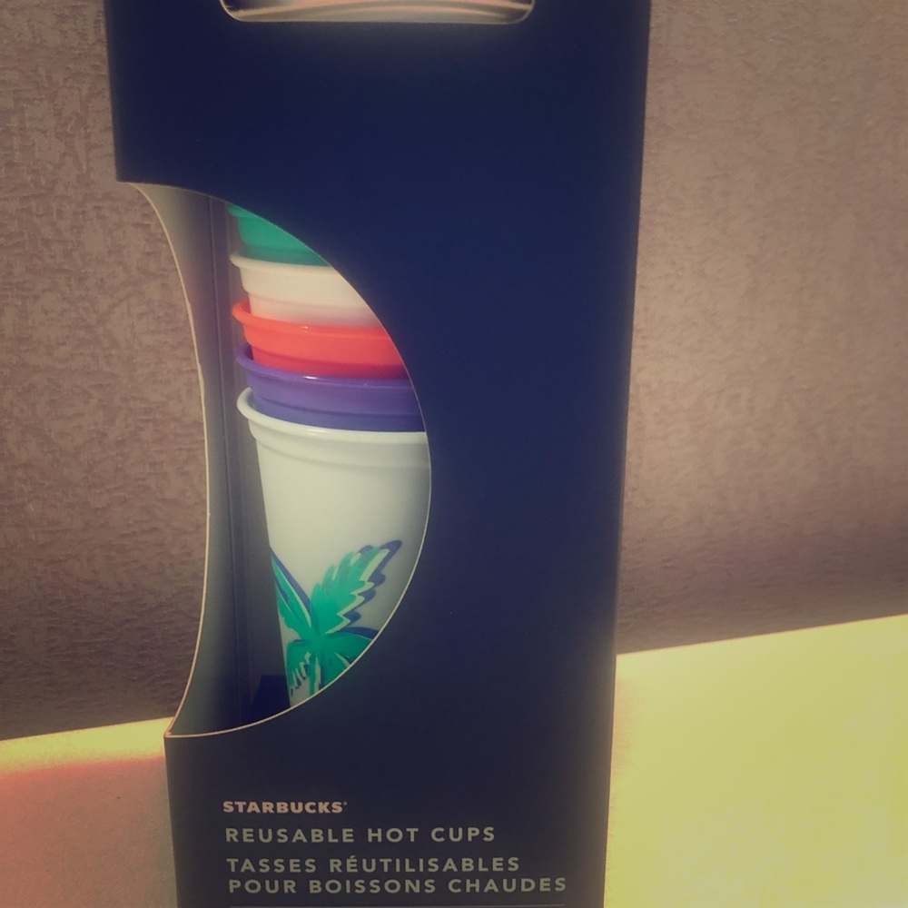 Starbucks cups, 6 with lids